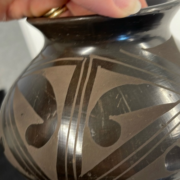 Mata Ortiz Mexican Black Pottery Vase - Signed BM - Picture 7 of 7